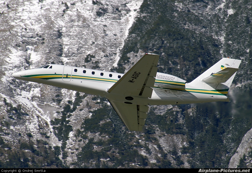 Private M-AGIC aircraft at Innsbruck