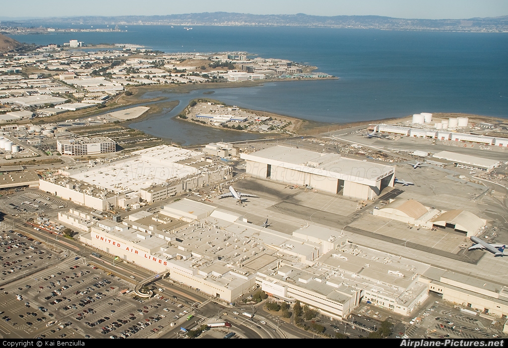 - Airport Overview - aircraft at San Francisco Intl