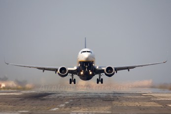 EI-DHY - Ryanair Boeing 737-800