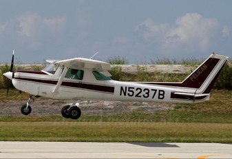 N5237B - Private Cessna 152