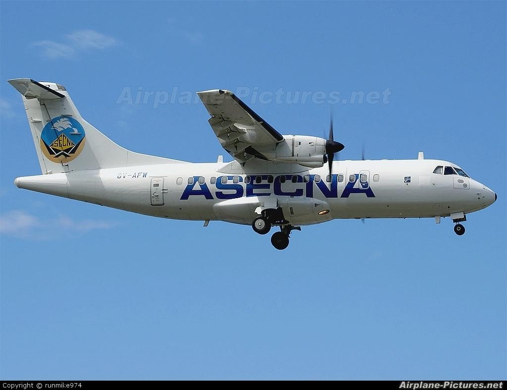 Asecna 6V-AFW aircraft at Roland Garros - Saint-Denis