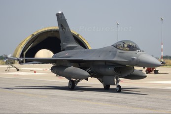MM7239 - Italy - Air Force General Dynamics F-16A Fighting Falcon