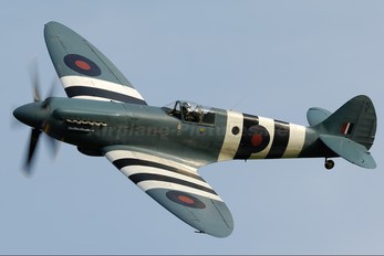 PM631 - Royal Air Force "Battle of Britain Memorial Flight" Supermarine Spitfire PR.XIX