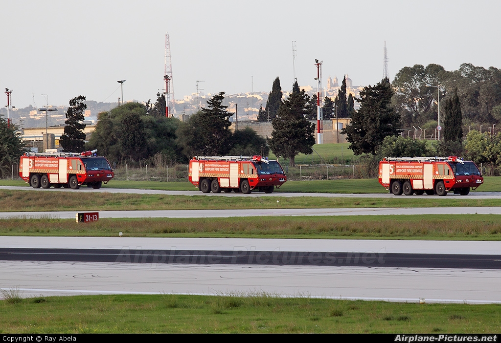 - Airport Overview - aircraft at Malta Intl
