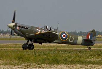 AB910 - Royal Air Force "Battle of Britain Memorial Flight" Supermarine Spitfire Mk.Vb