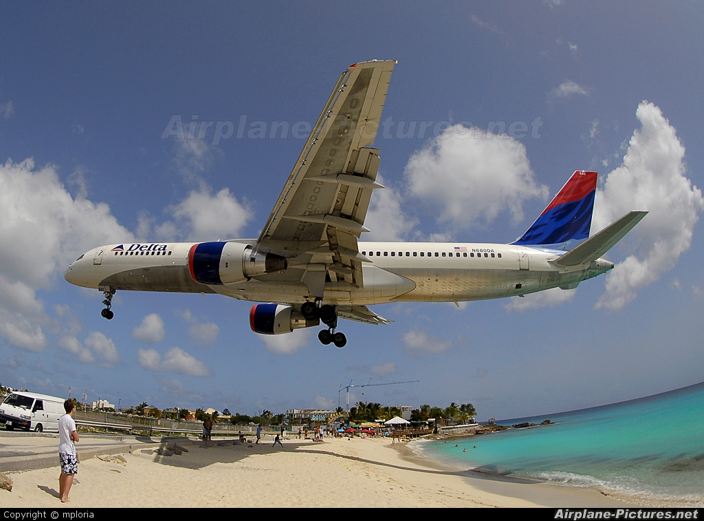 Delta Air Lines N680DA aircraft at Sint Maarten - Princess Juliana Intl
