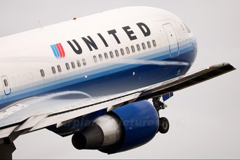N662UA - United Airlines Boeing 767-300ER