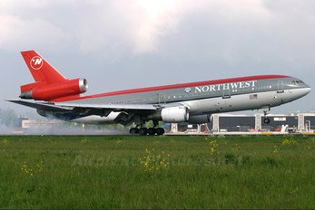 N211NW - Northwest Airlines McDonnell Douglas DC-10