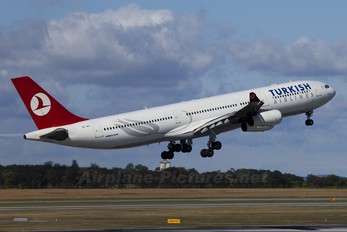 TC-JIJ - Turkish Airlines Airbus A340-300