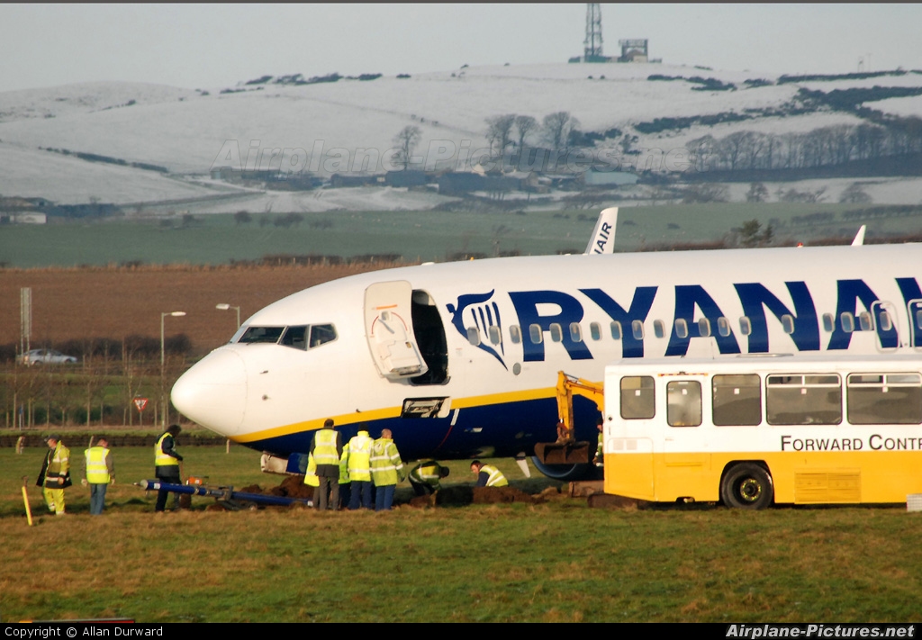 Ryanair EI-DHD aircraft at Prestwick