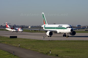 I-BIKB - Alitalia Airbus A320