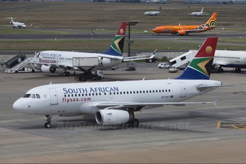 ZS-SFI - South African Airways Airbus A319