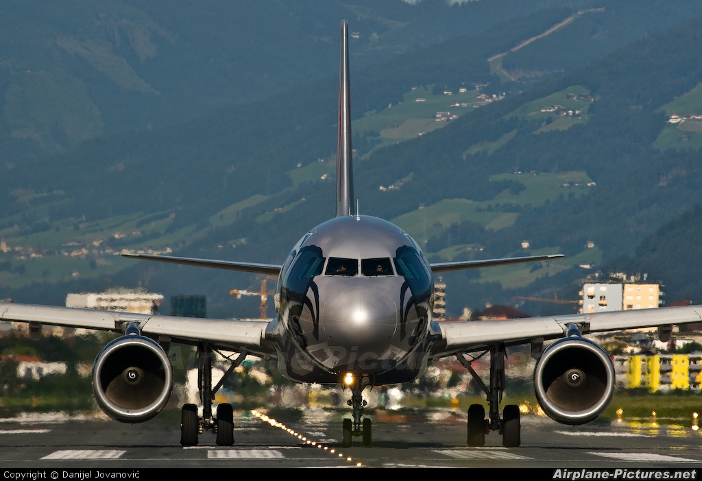 Niki OE-LEU aircraft at Innsbruck