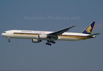 9V-SYI - Singapore Airlines Boeing 777-300