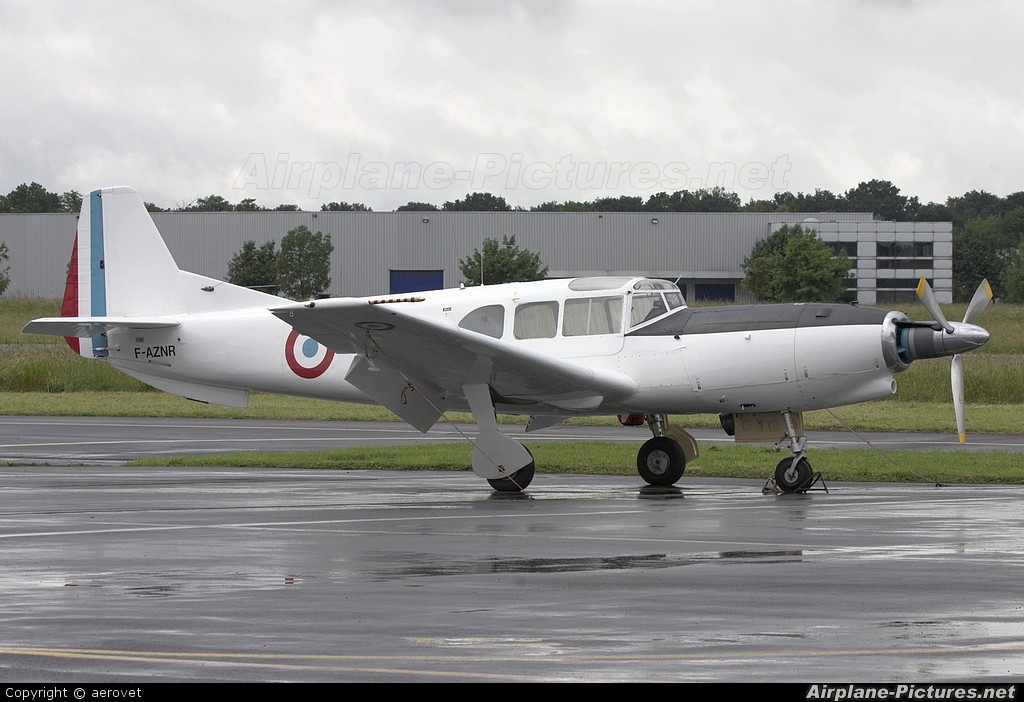 Private F-AZNR aircraft at Lognes - Emerainville