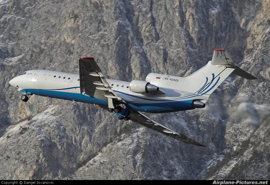 Centre - Avia RA-42423 aircraft at Innsbruck