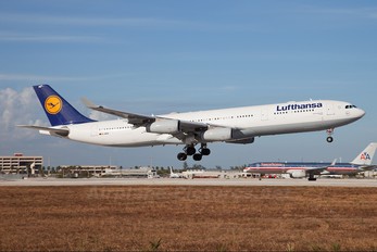 D-AIFE - Lufthansa Airbus A340-300