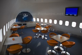 3D-NEE - Jumbo Hostel Boeing 747-200