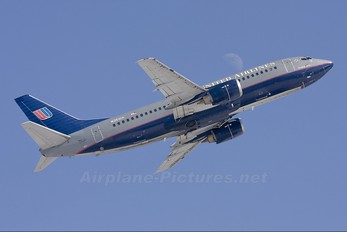 N351UA - United Airlines Boeing 737-300