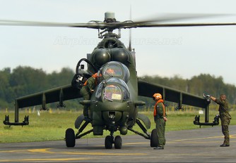 585 - Poland - Army Mil Mi-24D