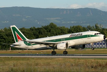 I-BIKI - Alitalia Airbus A320