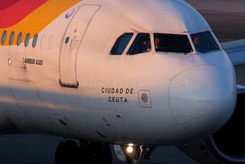 EC-HYC - Iberia Airbus A320