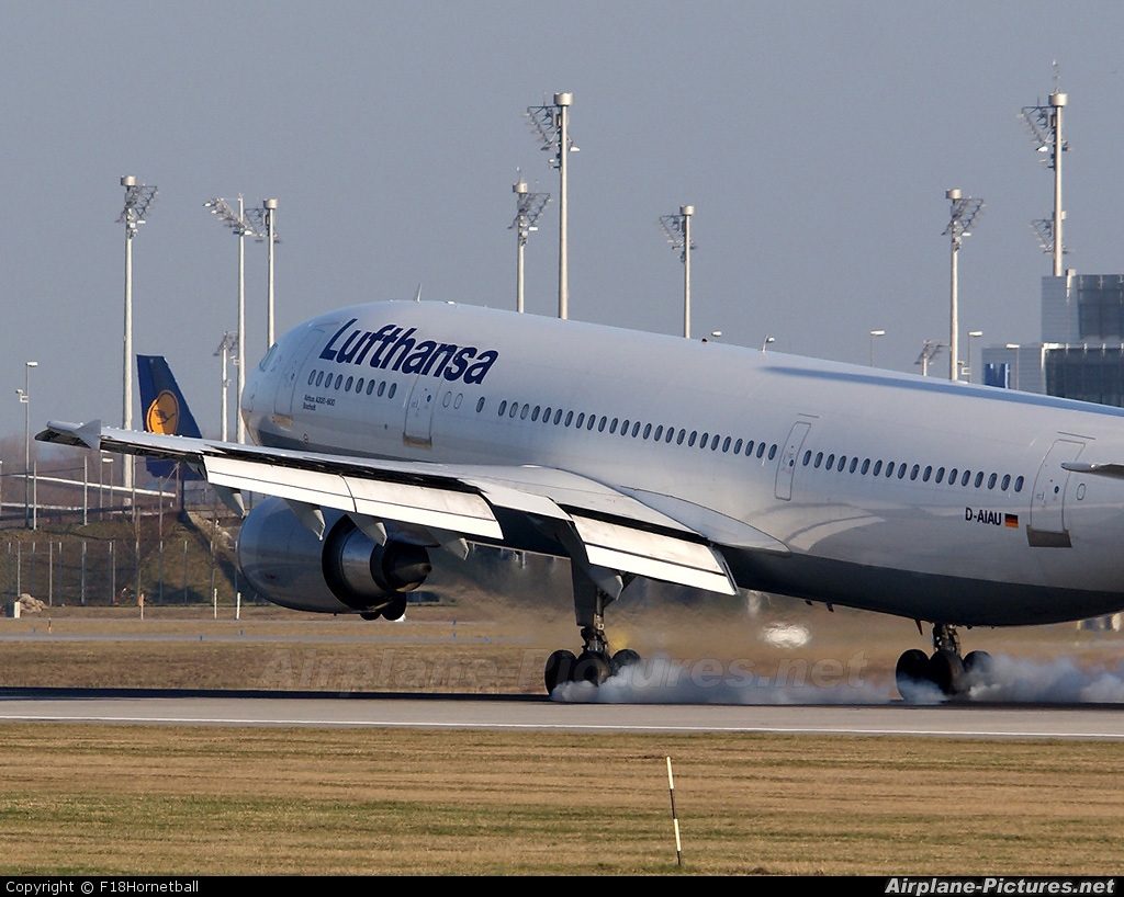 Lufthansa D-AIAU aircraft at Munich