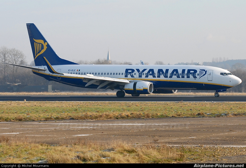Ryanair EI-DLE aircraft at Maastricht - Aachen