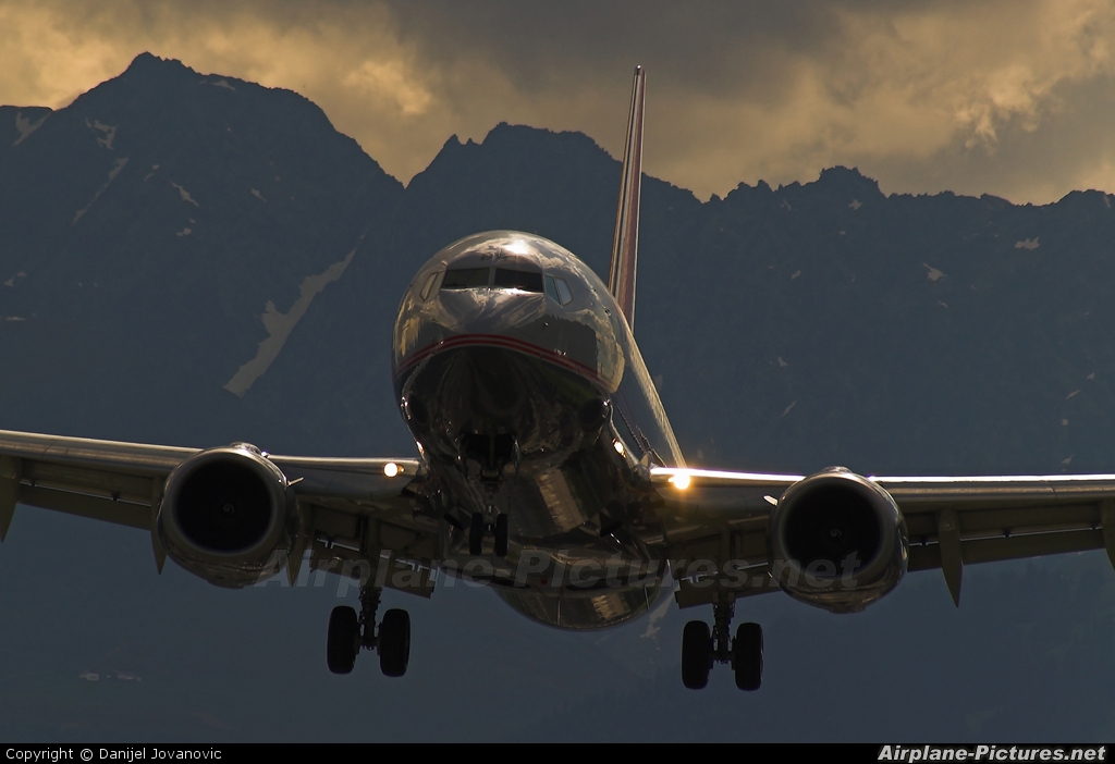 Lauda Air OE-LNR aircraft at Innsbruck