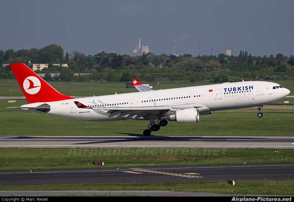 Turkish Airlines TC-JNB aircraft at Düsseldorf