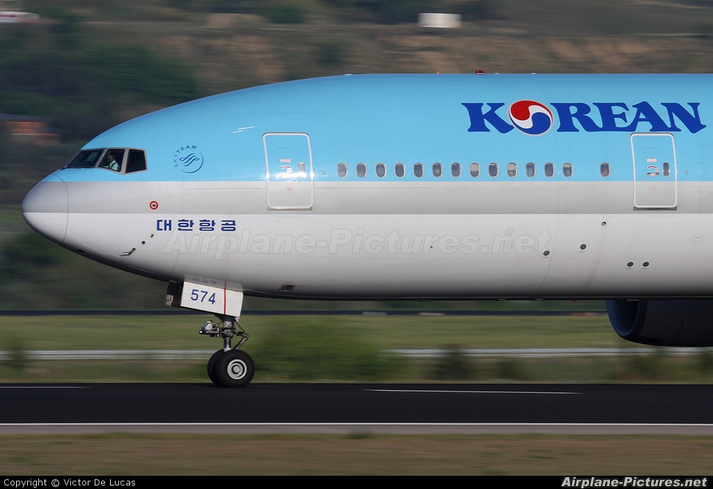 Korean Air HL7574 aircraft at Madrid - Barajas