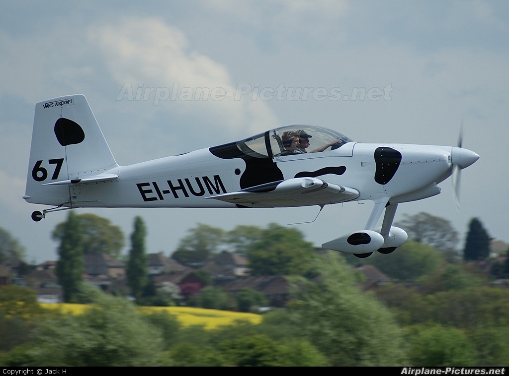 Private EI-HUM aircraft at North Weald