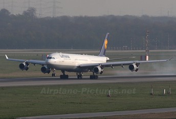 D-AIFF - Lufthansa Airbus A340-300