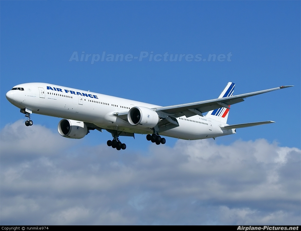 Air France F-GSQO aircraft at Roland Garros - Saint-Denis