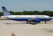 United Airlines N449UA image