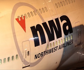 N672US - Northwest Airlines Boeing 747-400
