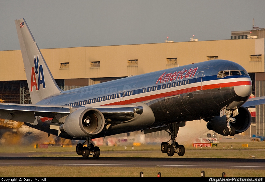 American Airlines N353AA aircraft at London - Heathrow