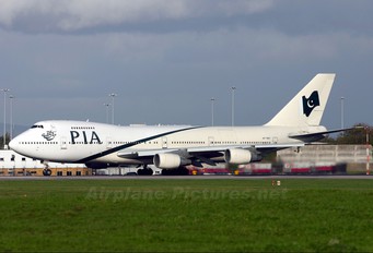 AP-BAT - PIA - Pakistan International Airlines Boeing 747-200