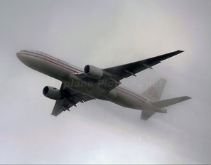 - - American Airlines Boeing 777-200