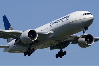 N78013 - Continental Airlines Boeing 777-200