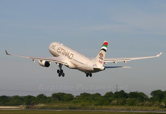 A6-EYG - Etihad Airways Airbus A330-200