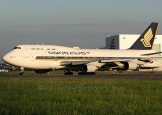 9V-SMZ - Singapore Airlines Boeing 747-400