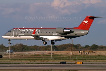 N8515F - Northwest Airlink Canadair CL-600 CRJ-200