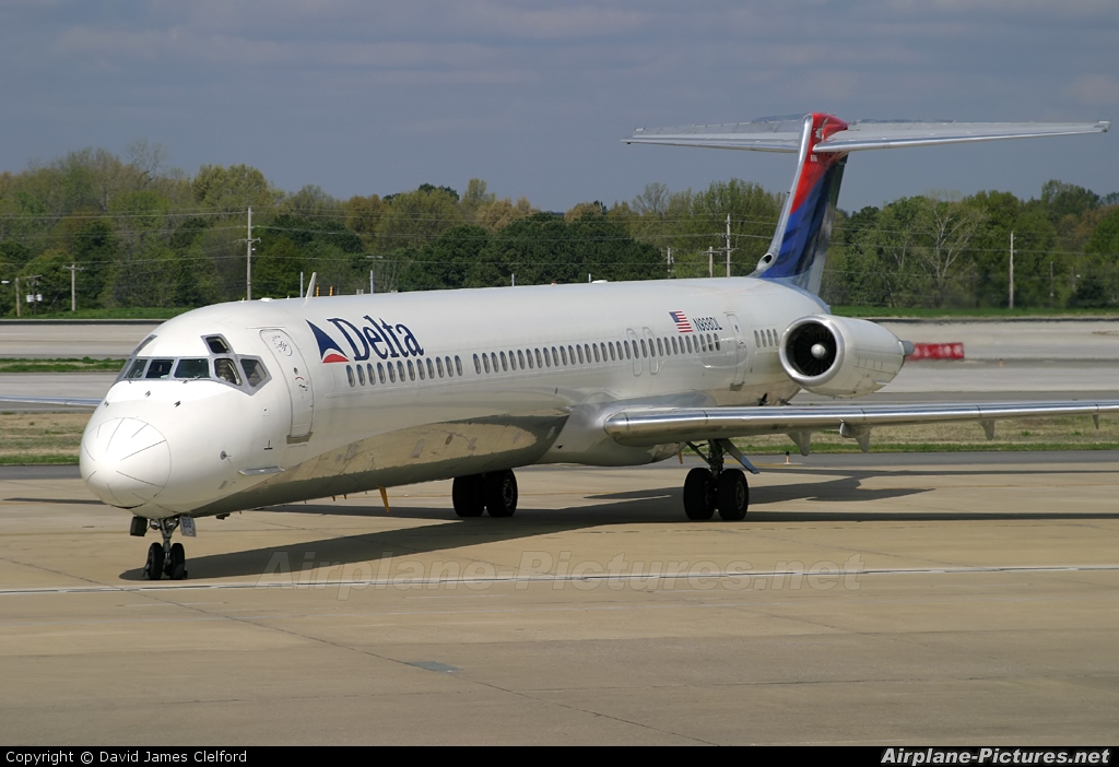Delta Air Lines N988DL aircraft at Memphis Intl