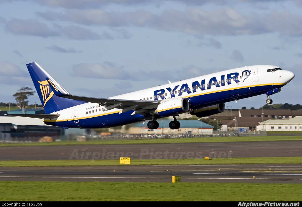 Ryanair EI-DCH aircraft at Prestwick