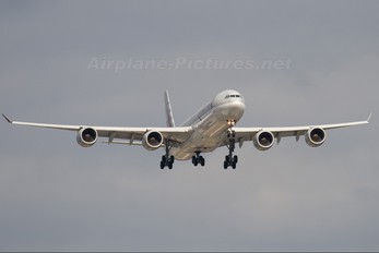 A7-AGB - Qatar Airways Airbus A340-600