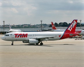 PR-MBO - TAM Airbus A320