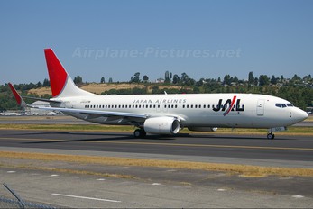 JA320J - JAL - Japan Airlines Boeing 737-800