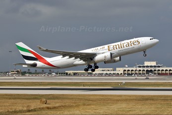 A6-EAG - Emirates Airlines Airbus A330-200