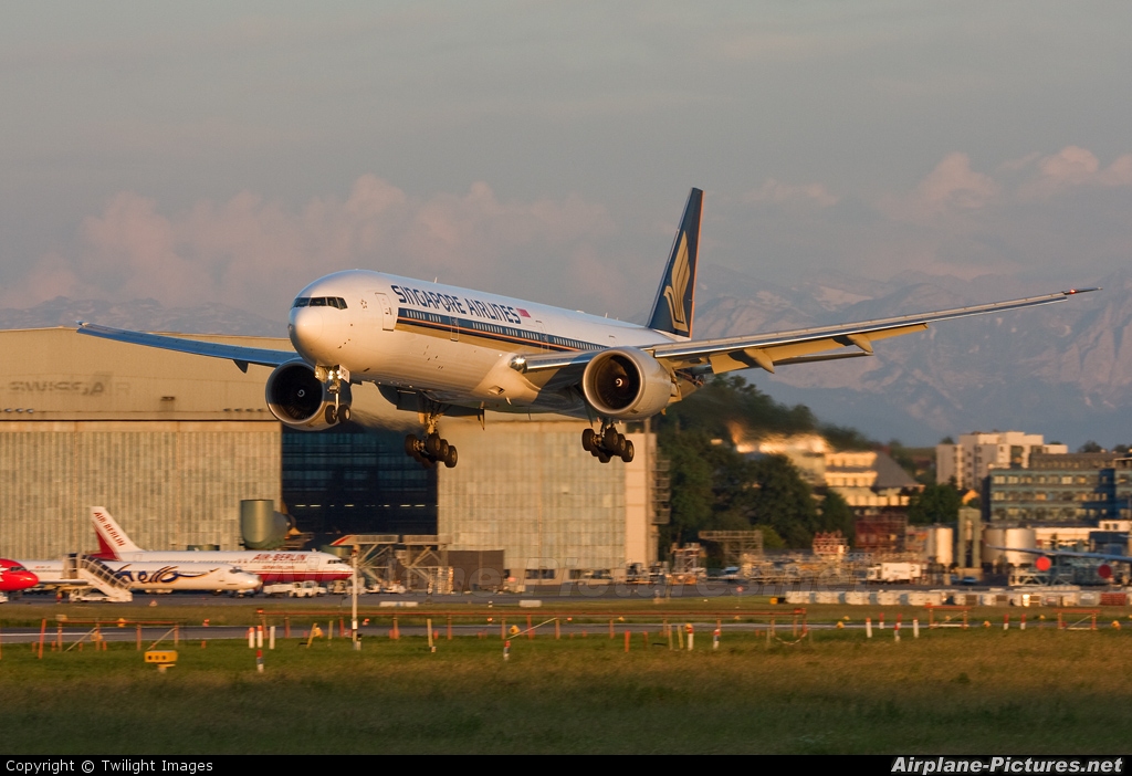 Singapore Airlines 9V-SWQ aircraft at Zurich